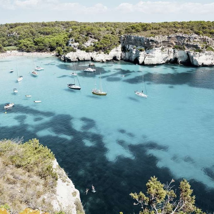Die besten Strände auf Mallorca: traumhafte Buchten und kristallklares Wasser in den Balearen.