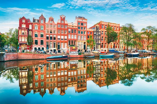 Bild von Amsterdam, Niederlande: malerische Grachten, historische Architektur und europäisches Flair in der EU.
