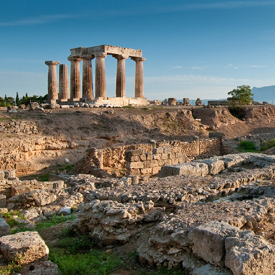 Ruinen des Apollon-Tempels auf der Akropolis in Athen, Griechenland, Teil des historischen Erbes des Landes.