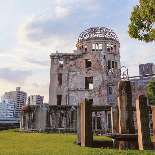 Das Hiroshima-Atombomben-Memorial in Japan, ein Denkmal für die Opfer des Atombombenangriffs von 1945.